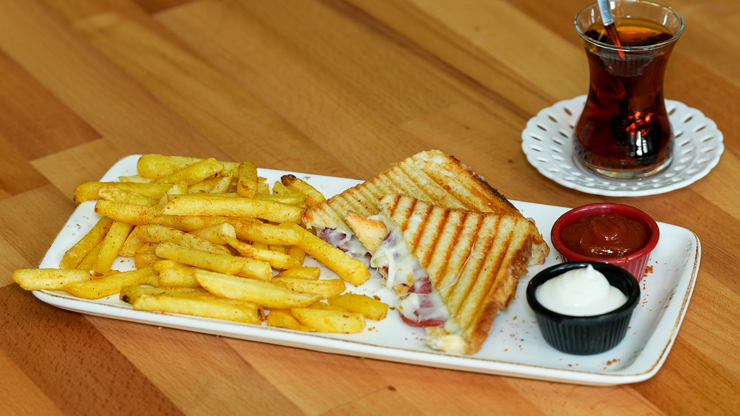 Kaşarlı Domatesli Tost